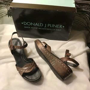 DONALD J PLINER Platform Heel Wedge Shoe Sz 8.5